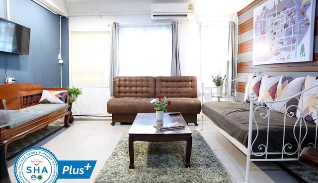 Cosy Town Home at the Old City