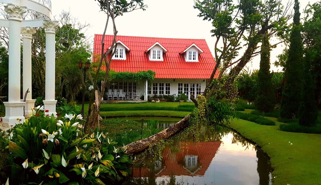 cottage in a peaceful and gardens,temples,convenience and downtown in 20 minutes