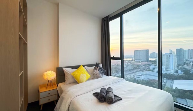 Cozy 1-bedroom apartment with AC in brilliant Krung Thep Maha Nakhon