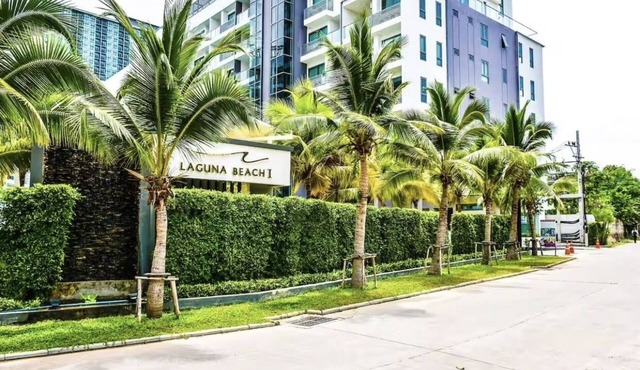 Cozy 1-bedroom condo in awesome เมืองพัทยา with AC and fitness room