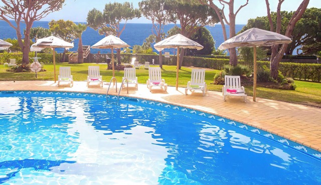 Cozy Apartment w/Pool in Albufeira