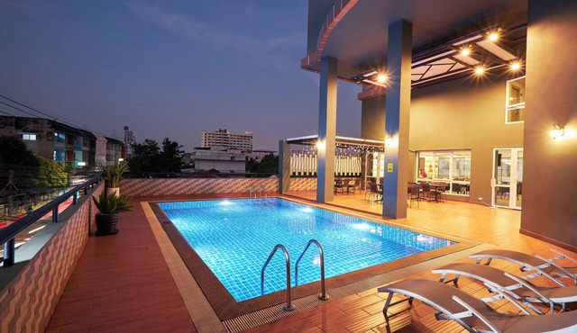 Cozy Don Mueang Hotel