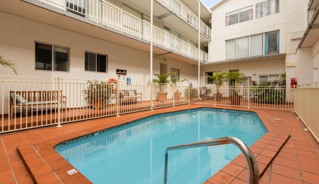 Cozy Open-Plan Studio With Pool Access Near Wharf