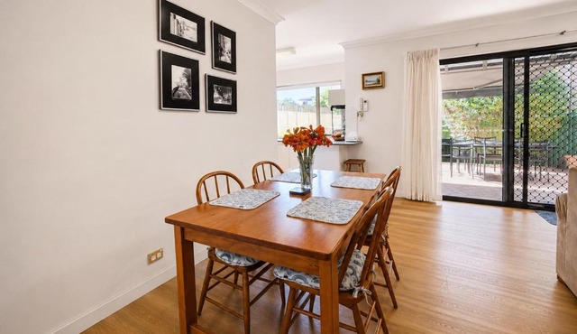 Cronulla courtyard unit, 10 mins walk to Beach & Bay