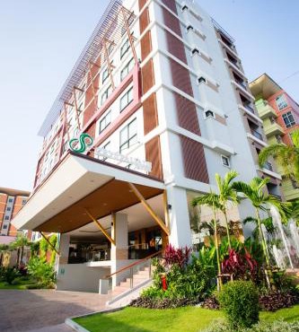 Crystal Jade Hotel
