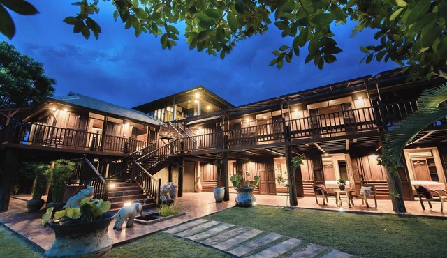 Cyngam Retreat- A private pool villa with service