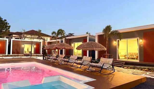 D Glamor Resort