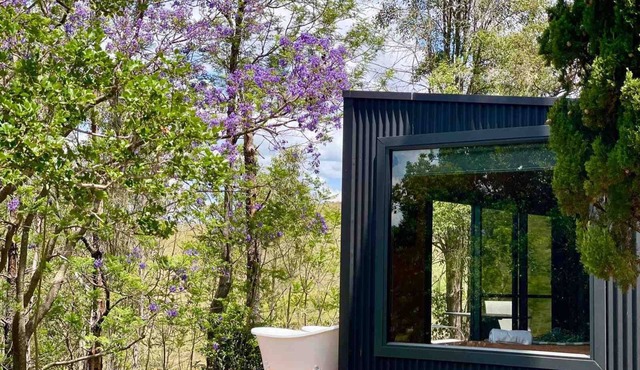 Dam It Getaway Posh Pod Beautiful tiny home- pet Friendly