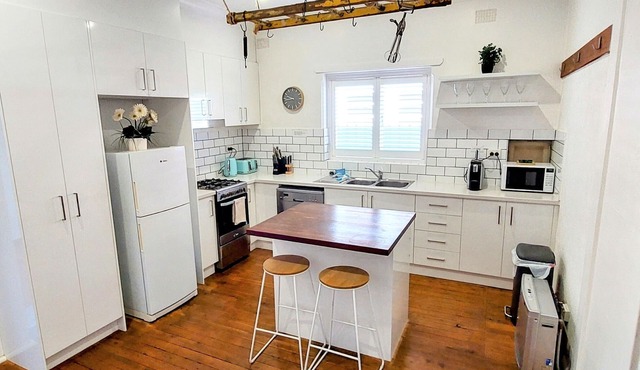 "Darlow Cottage" with Free Wi-Fi in Central Location near the Hospital Precinct