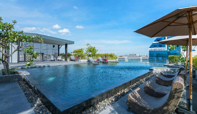 De Botan Srinakarin Hotel & Residence
