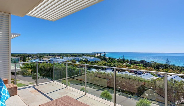 Dee's Retreat - Rainbow Beach. Five Star Luxury Accommodation. Pool. Stunning Views.