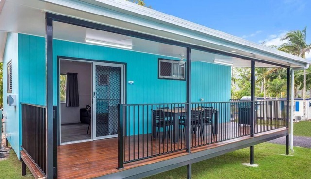 Deluxe Villa 1 BR - Fully self-contained, 1 Queen, Sofa, Single Bunk Beds