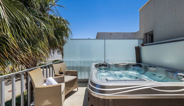 Design Villa OCV - Heated Pool and Jacuzzi