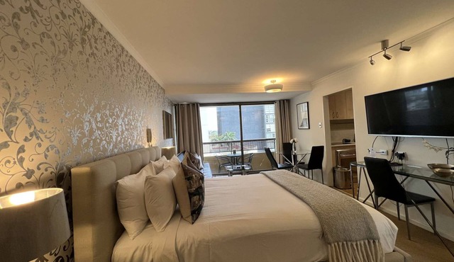 Designed Sydney Hyde Park City Studio with Balcony