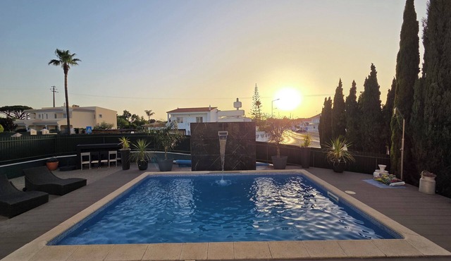 Detached 3-bedroom villa with private pool on Olhos de Água and Falésia beach