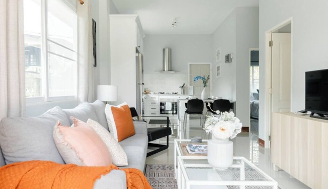 Discover Chiang Mai from Cheerful Contemporary Cottage