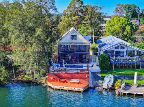 Dora Creek Escape with Pool and Spa