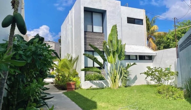 Downtown Cancún Garden Studio · WiFi & A/C