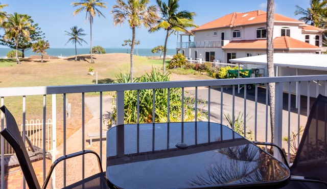 Driftwood on the Beach - Sea View Unit 10