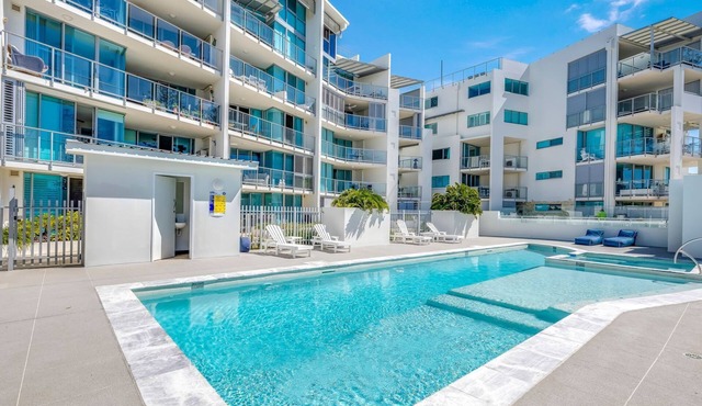 Dual Living, Pool, Gym, Sleeps 8, Parking