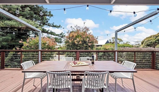 Eagle Bay Beach House - walking distance to beach