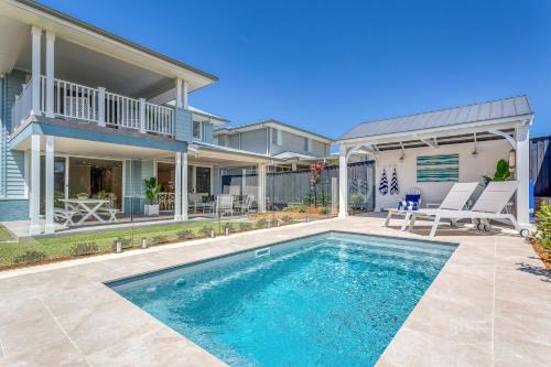 Eastport - Luxury Beach Retreat with Pool & Views