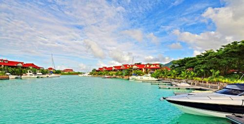 Eden Island, Beach front, Luxury, 3 Bed Ensuite, WiFi