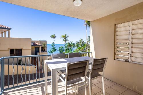 Eight, Villa Mar Colina