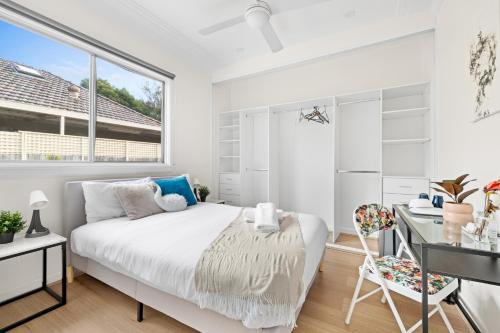 Elegant Double Room at Botany - Mins to Airport - Shared Bathroom