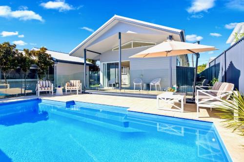 Endless Summer Sawtell - Luxe Beach Escape with Pool