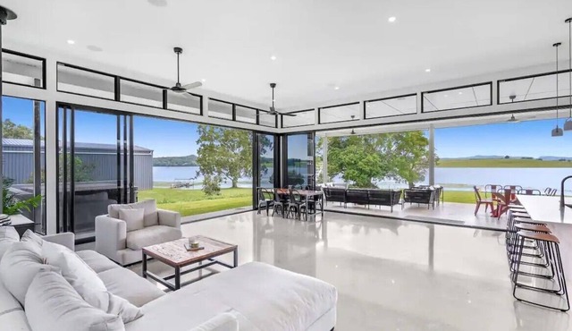 Enjoy a perfect family holiday at this lake front escape in Barrine!