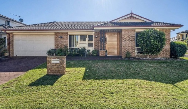 Entertainers Delight 4 bedroom house with pool