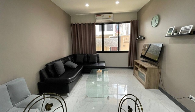 Entire house/4bedrooms/2mins to mrt/near Chatuchak Market