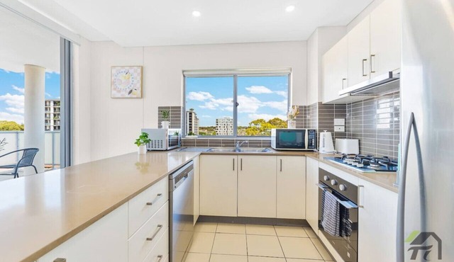Entire Home in Lidcombe- New