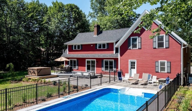 Expansive Stowe home, amazing location and hot tub