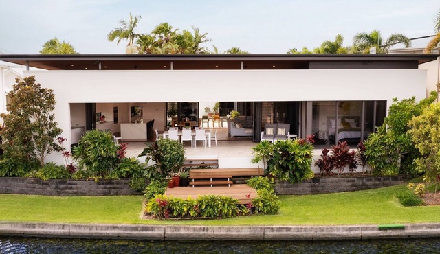 Exquisite Waterfront Retreat in Noosa Waters