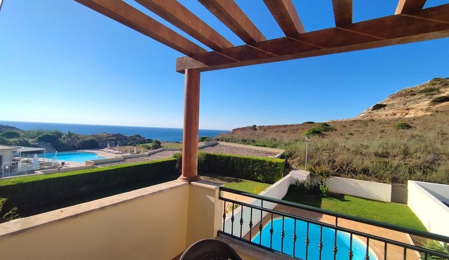 Fab Frontline Villa with Sea Views in Burgau, A/C, private pool, walk to beach!