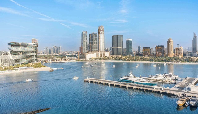 Free housekeeping visits during your stay - StayShort - Elegant 1 Bedroom in EMAAR Beachfront that Sleeps 2