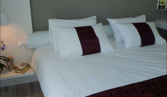 FULLY FURNISHED TOP FLOOR NEAR THE CITY