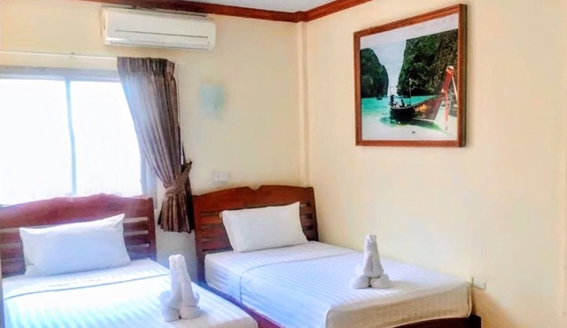 Golden Bee PhiPhi Hostel