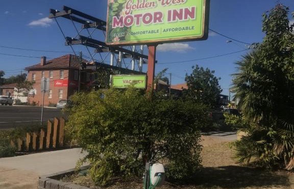 Golden West Motor Inn