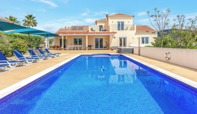 Gorgeous, family home close to Olhão, with distant sea views and a hot tub