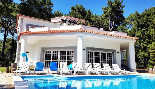 Great villa within Golf Resort, Pool,next to fantastic Beaches (Lisbon-Portugal)