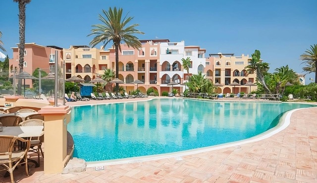 Group Travel Destination! 3BR Townhouse with Full Kitchen, Patio, Garden View!