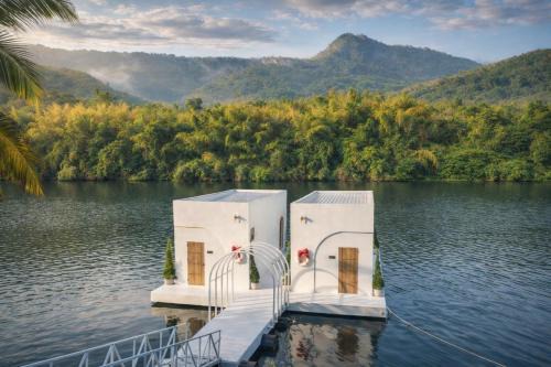 Heaven Raft Erawan Floating Resort Romantic River View