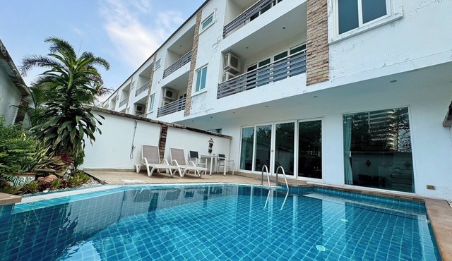 Hidden Palm Pool Villas