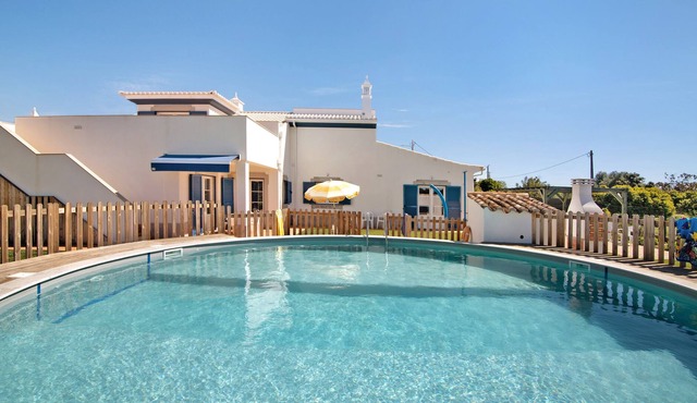 Holiday Home 'Quinta Da Bornacha - B' with Sea View, Wi-Fi and Air Conditioning
