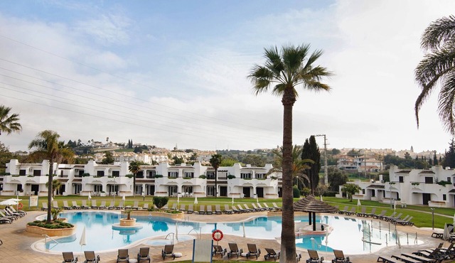 Holiday Home 'Ema Clube em Albufeira' with Pool, Wi-Fi and Air Conditioning