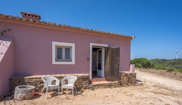 Holiday Home 'Lua' with Sea View, Shared Pool and Wi-Fi