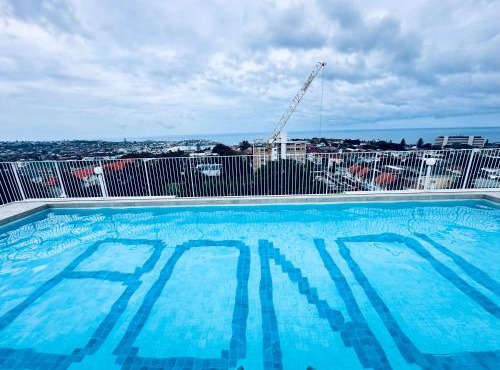 HolidayRento Bondi Rooftop Pool & Air Con Studio